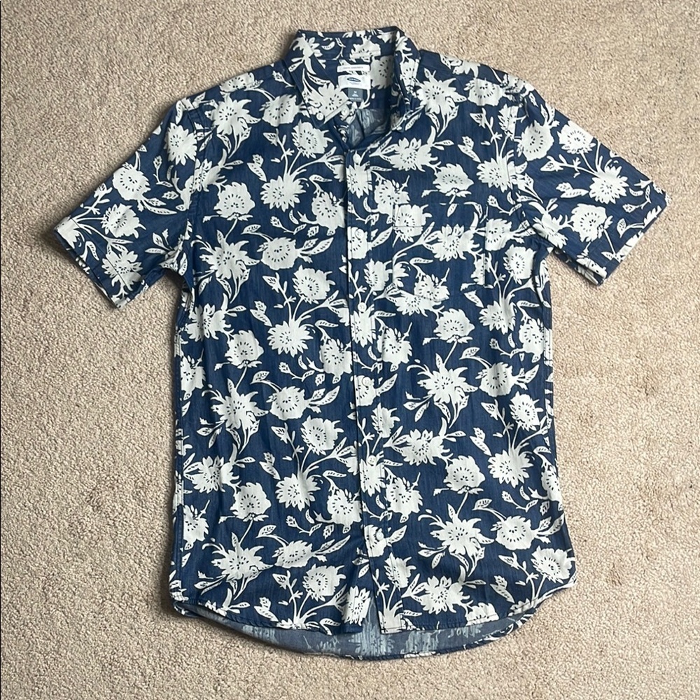 Old Navy Blue and White Floral Casual Button Down Shirt (Size: Medium Tall)